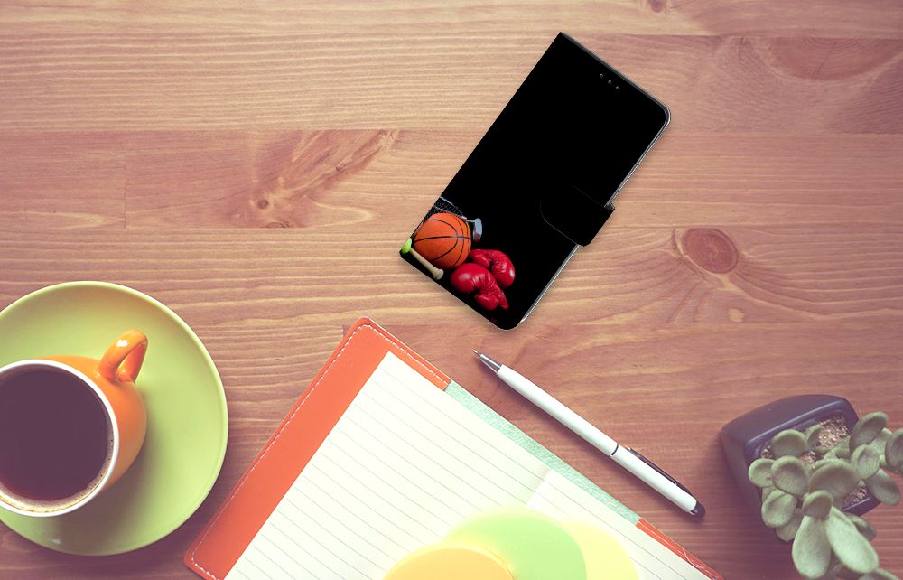 Xiaomi Mi Note 10 Lite Wallet Case met Pasjes Sports met sportafbeeldingen op een houten bureau