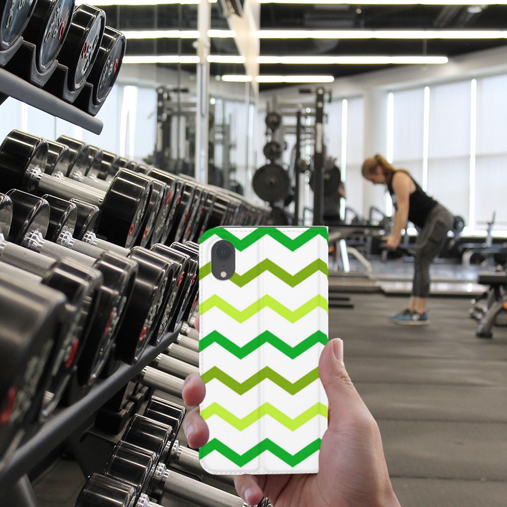 Apple iPhone Xr Hoesje met Magneet Zigzag Groen