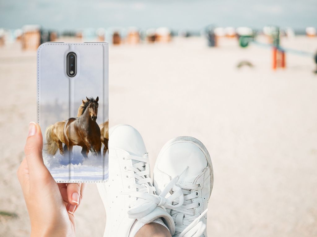 Nokia 2.3 Hoesje maken Paarden met afbeelding van paarden in natuur op een strand.