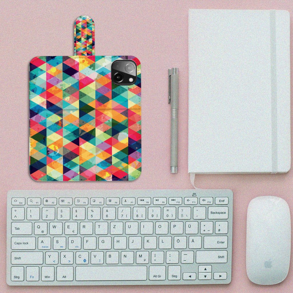 iPhone 13 Mini Telefoon Hoesje Geruit met kleurrijk ruitjesdesign en ruimte voor 3 pasjes.