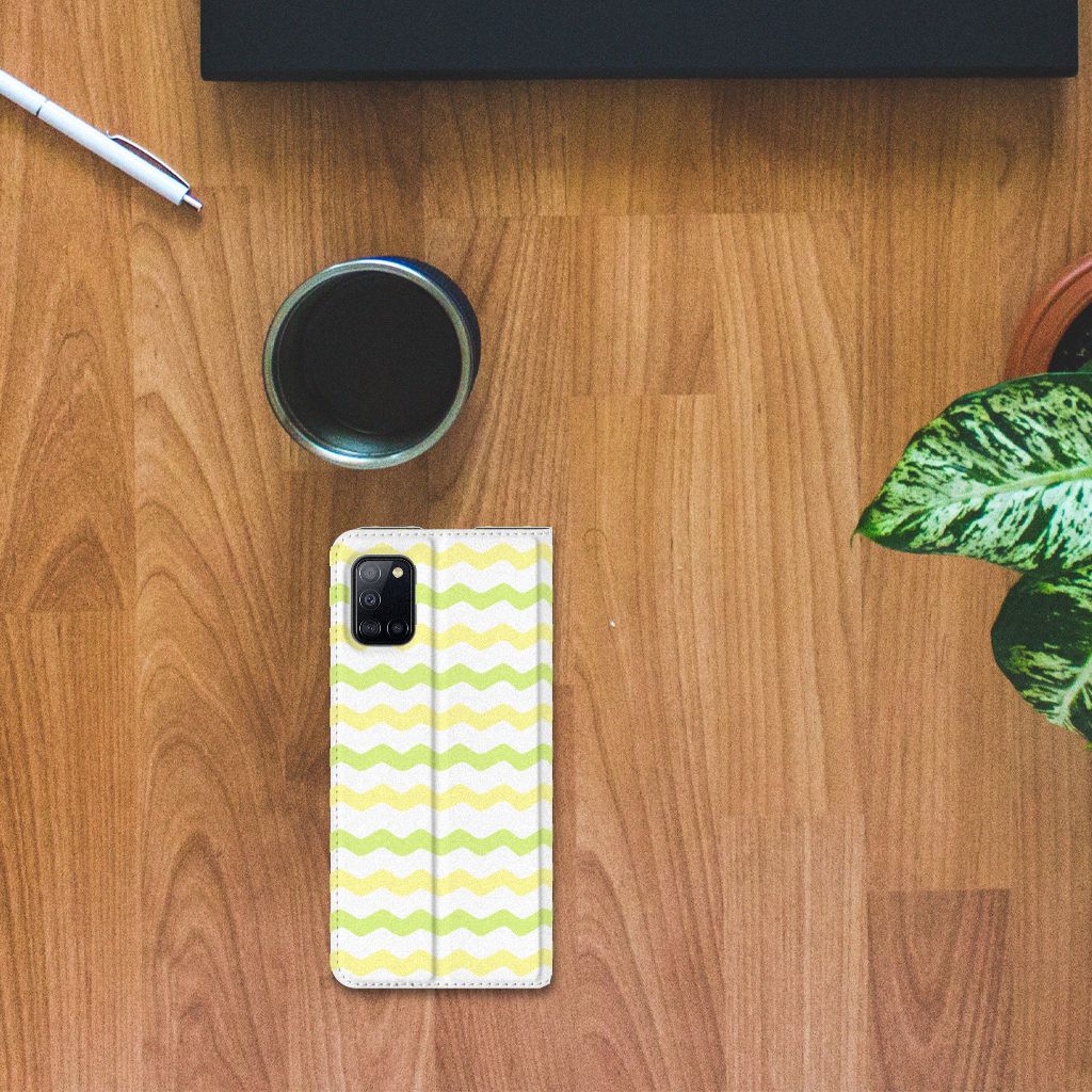 Samsung Galaxy A31 Hoesje met Magneet Waves Yellow