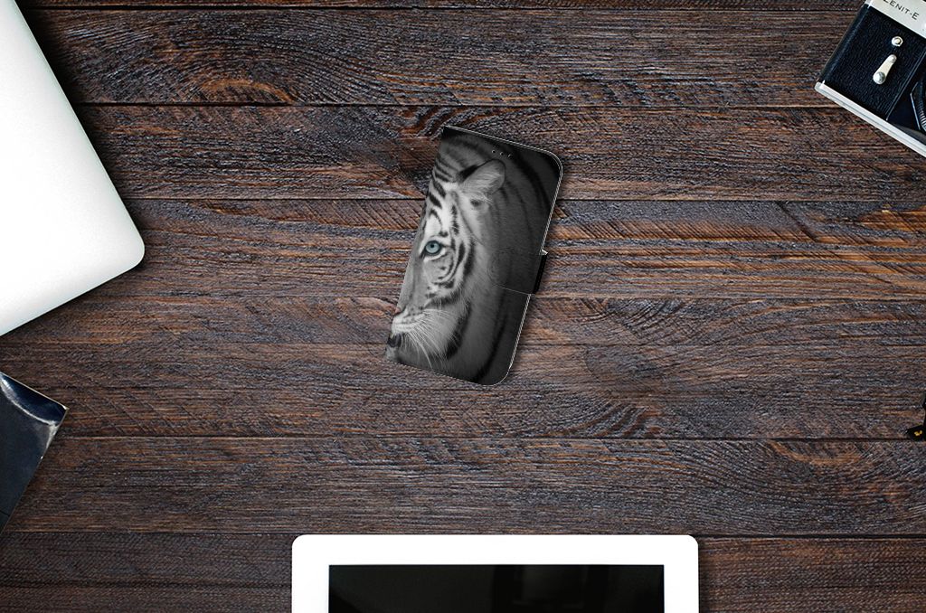Apple iPhone 13 Telefoonhoesje met Pasjes Tijger