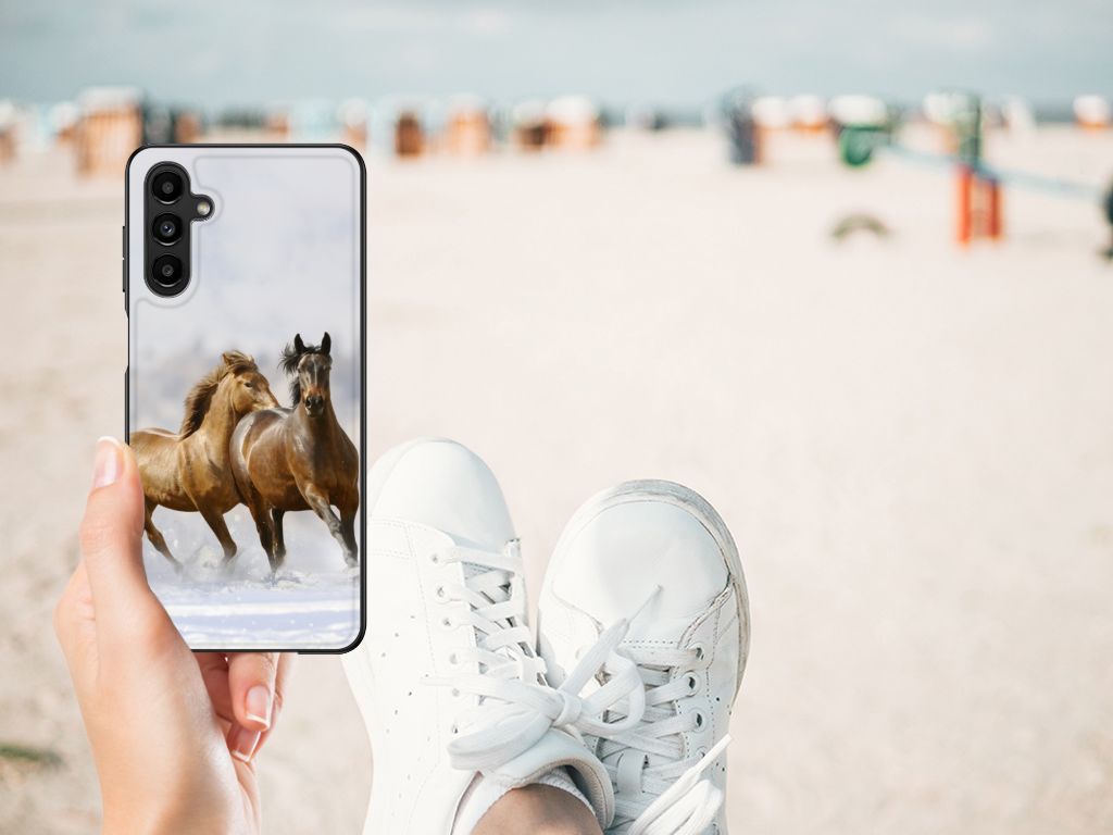 Samsung Galaxy A14 5G Dierenprint Telefoonhoesje Paarden met rennende paarden op het strand.