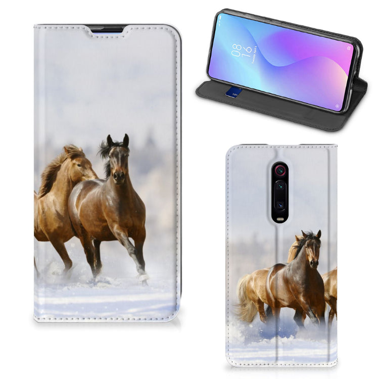 Xiaomi Mi 9T Pro Hoesje maken Paarden met rennende paarden in een sneeuwlandschap.