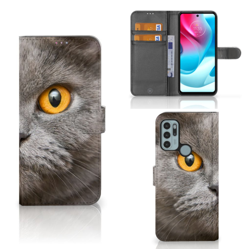 Telefoonhoesje met Pasjes Motorola Moto G60s Britse Korthaar met afbeelding van een grijze kat met oranje ogen.