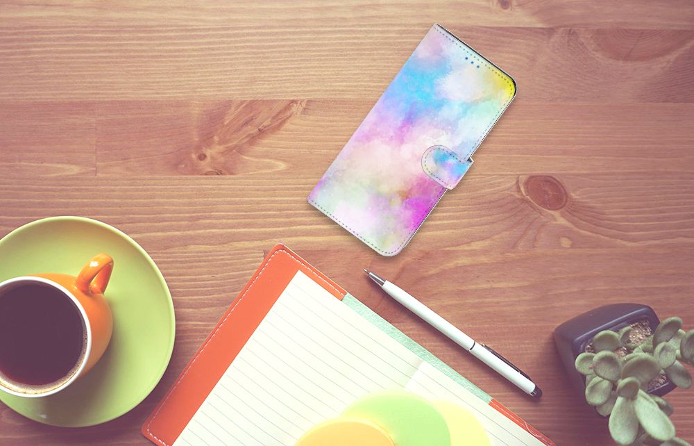 Hoesje Motorola Moto E32 | Moto E32s Watercolor Light op een houten tafel met koffie en notities.