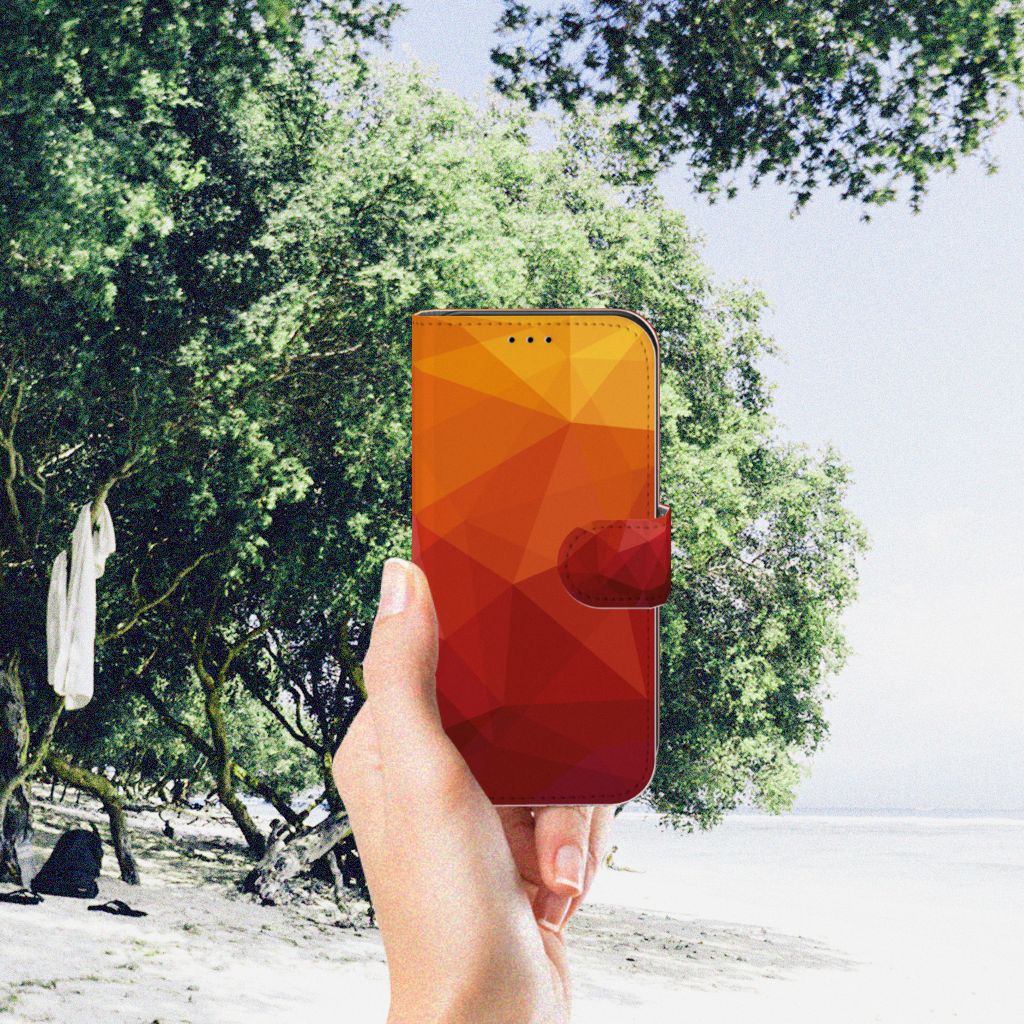 Book Case voor Apple iPhone 11 Pro Polygon Red in hand, ontworpen met abstracte kleuren en facetten.