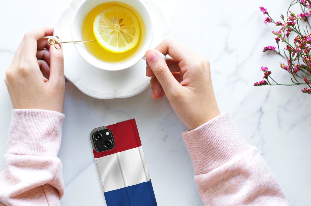 iPhone 13 Mini Standcase Nederlandse Vlag - B2C Telecom