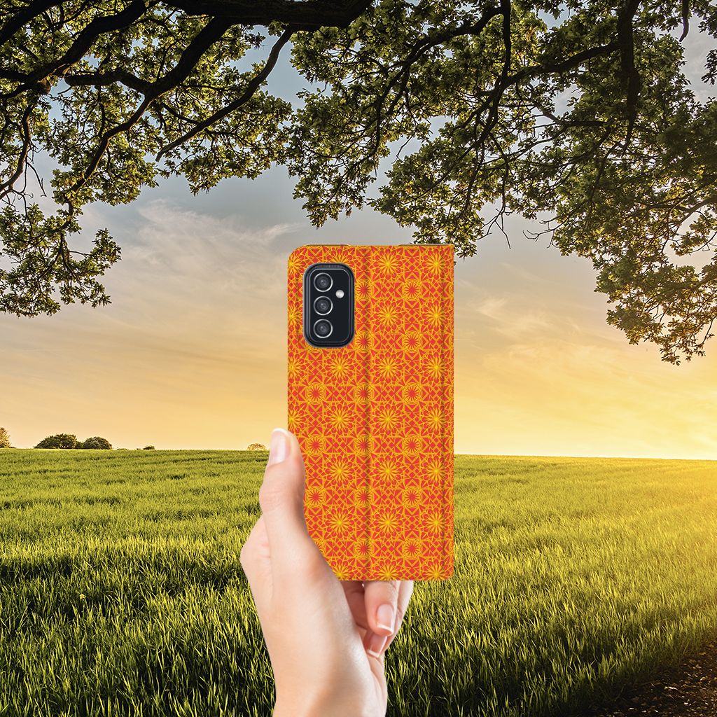Samsung Galaxy M52 Hoesje met Magneet Batik Oranje - B2C Telecom
