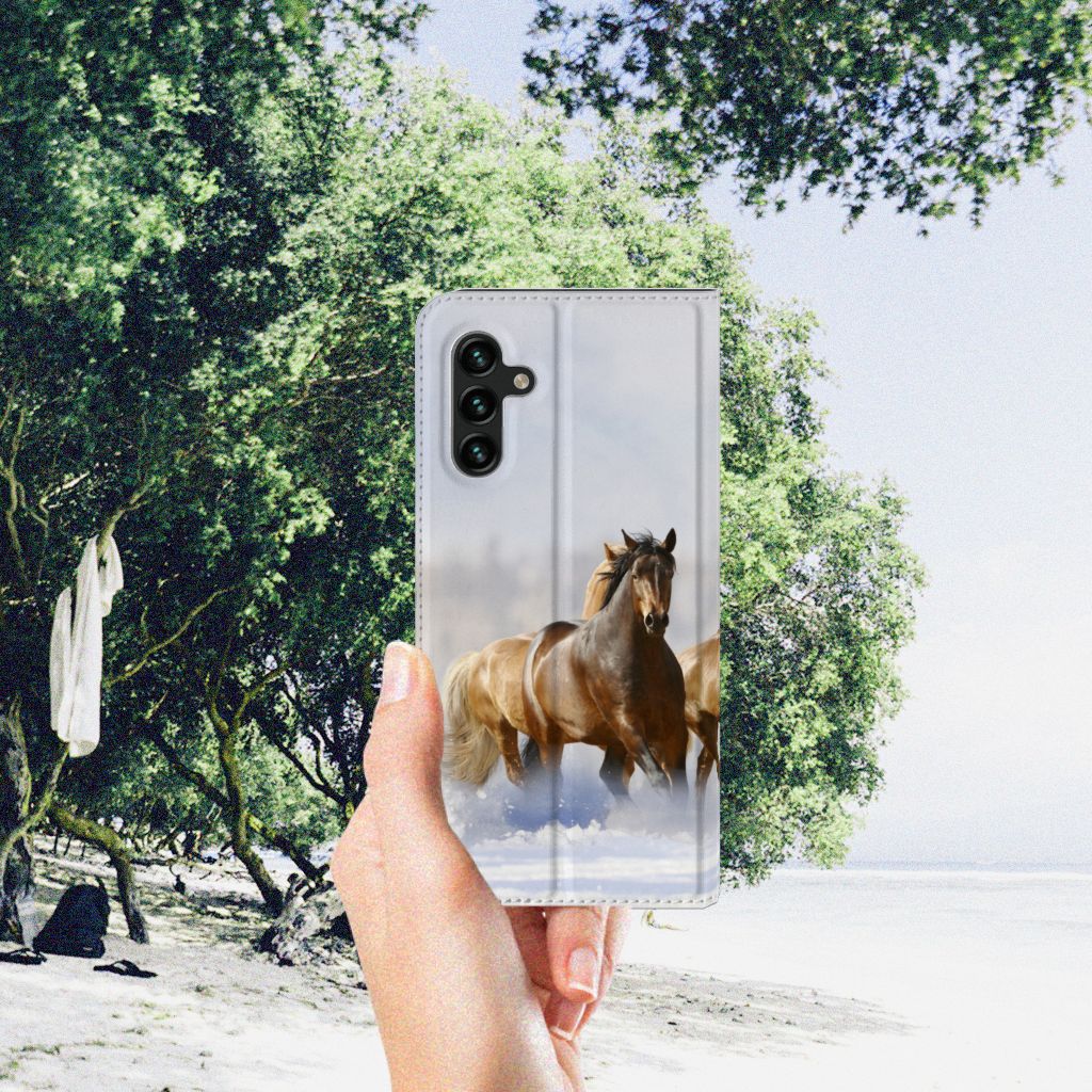 Samsung Galaxy A13 (5G) | Samsung Galaxy A04s Hoesje maken Paarden met paardenprint aan het strand.