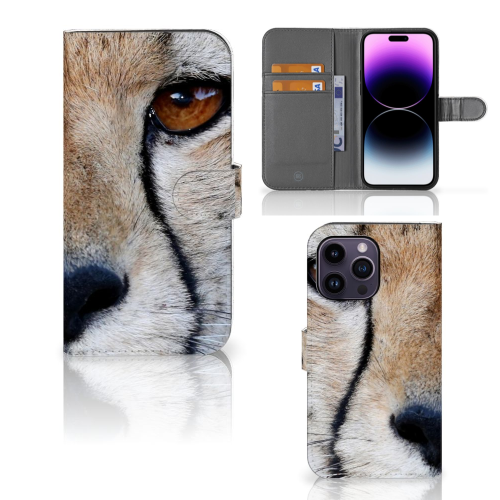 iPhone 15 Pro Max Telefoonhoesje met Pasjes Cheetah met close-up van cheeta gezicht en ruimte voor 3 pasjes.