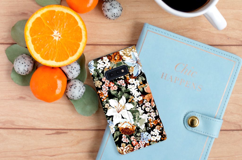 Smart Cover voor Samsung Galaxy S10e Dark Flowers - B2C Telecom