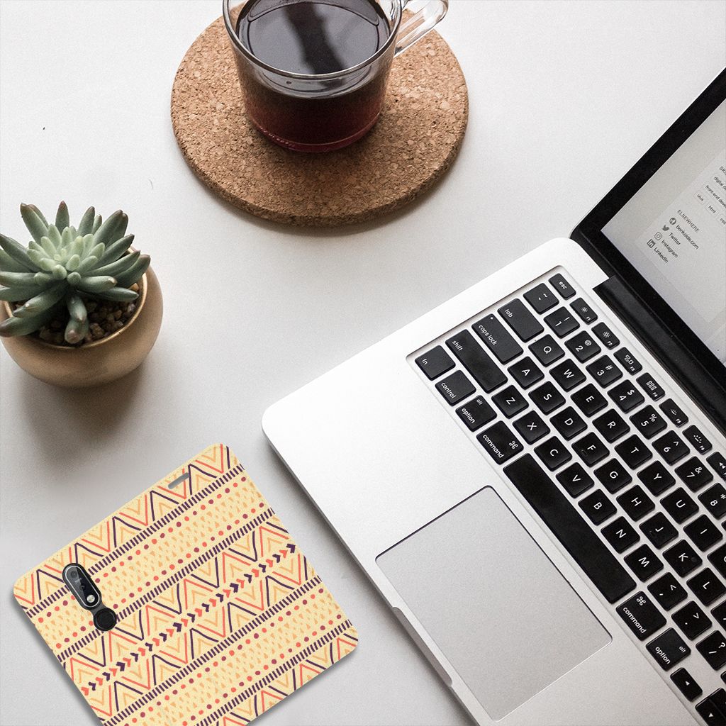 Nokia 7.1 (2018) Hoesje met Magneet Aztec Yellow