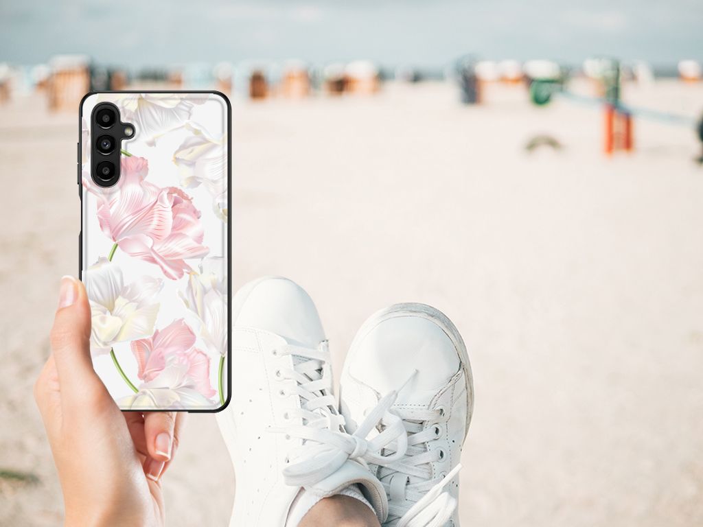 Samsung Galaxy A14 5G Bloemen Hoesje Lovely Flowers in hand, beach background, stylish footwear.