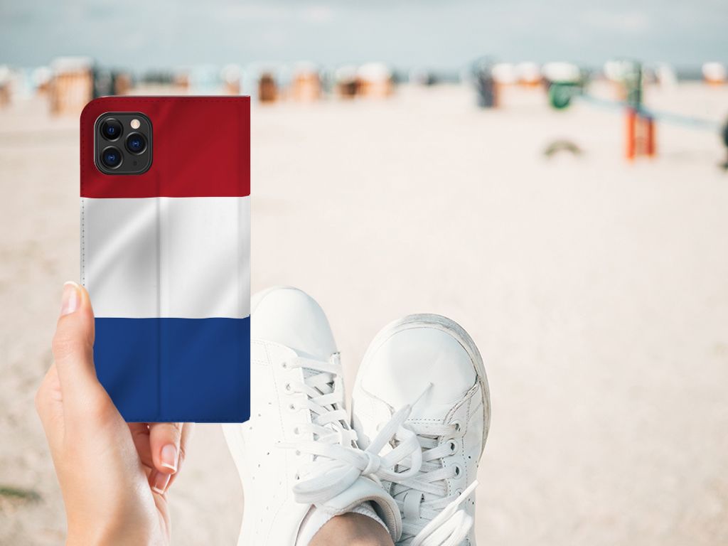Apple iPhone 11 Pro Max Standcase Nederlandse Vlag - B2C Telecom