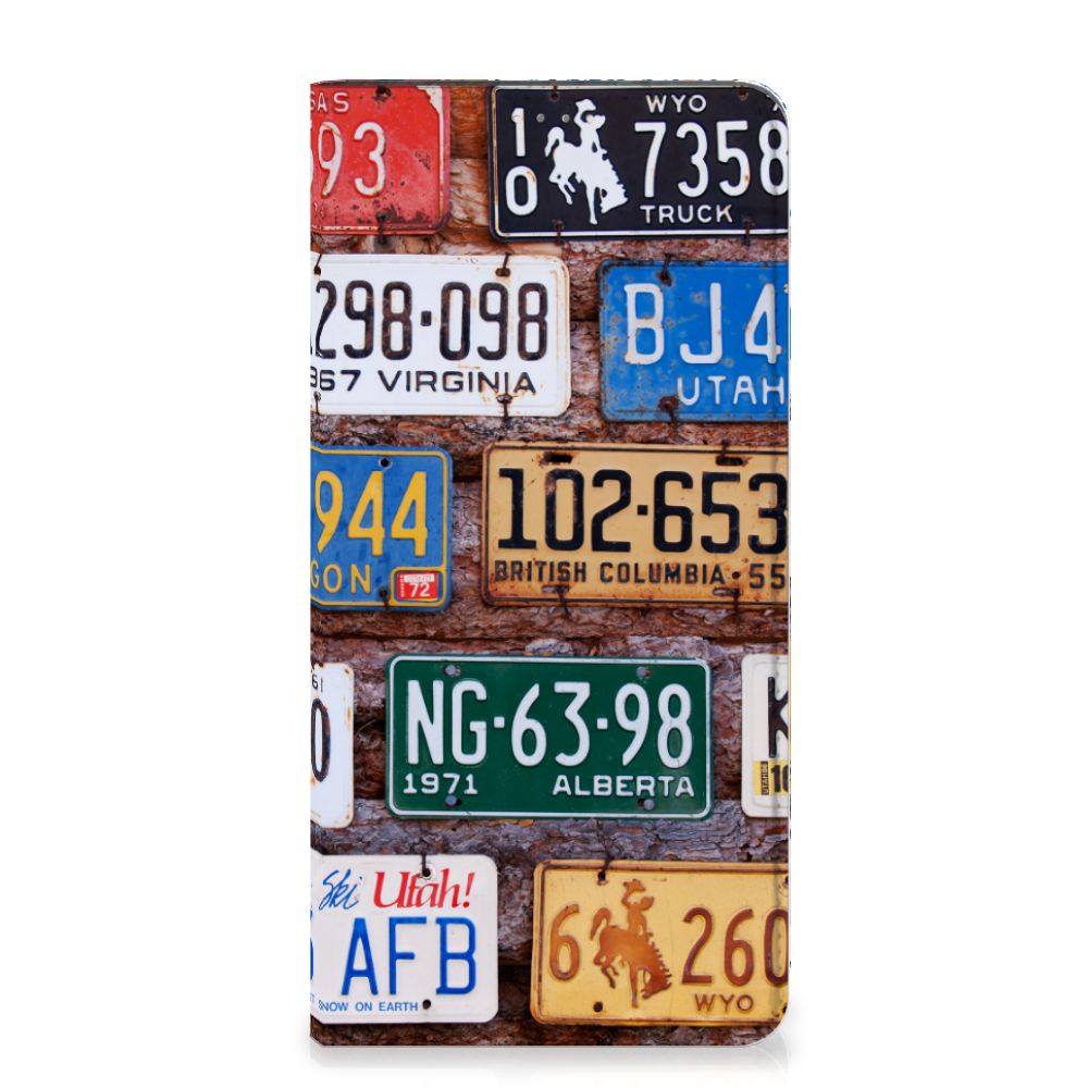 Samsung Galaxy A14 4G Stand Case Kentekenplaten met diverse Amerikaanse kentekenplaten op de achtergrond.