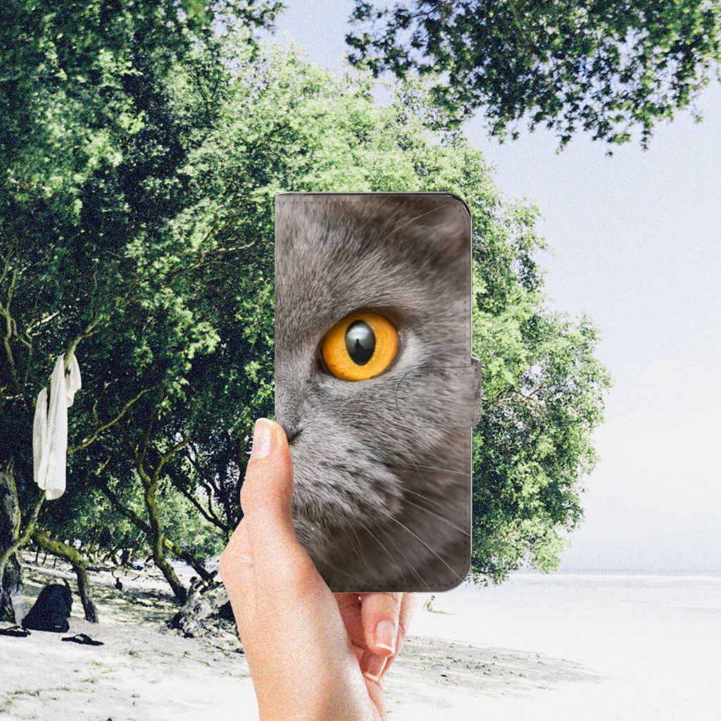 Telefoonhoesje met Pasjes Motorola Moto G53 Britse Korthaar met kattenoog op een mooie achtergrond.