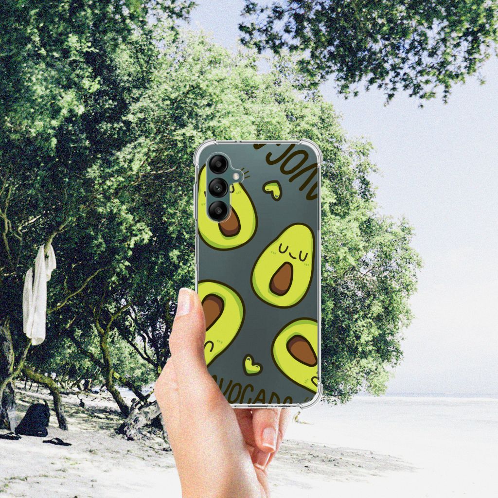 Samsung Galaxy A14 5G/4G Stevig Bumper Hoesje Avocado Singing met schattige avocado afbeeldingen in natuursetting.