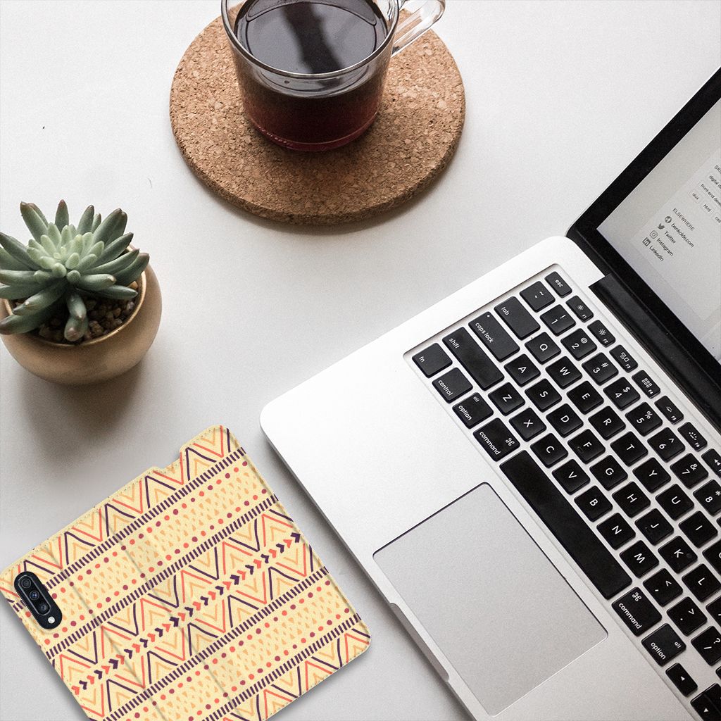 Samsung Galaxy A70 Hoesje met Magneet Aztec Yellow