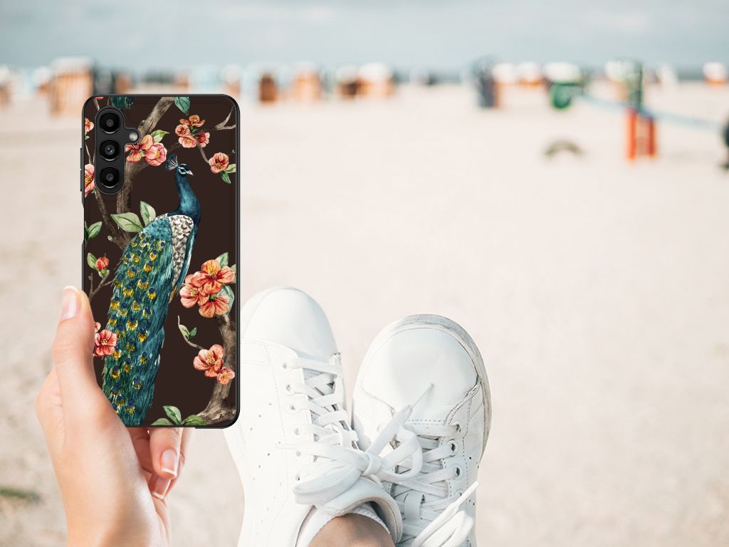 Samsung Galaxy A14 5G Dierenprint Telefoonhoesje Pauw met Bloemen in hand op het strand