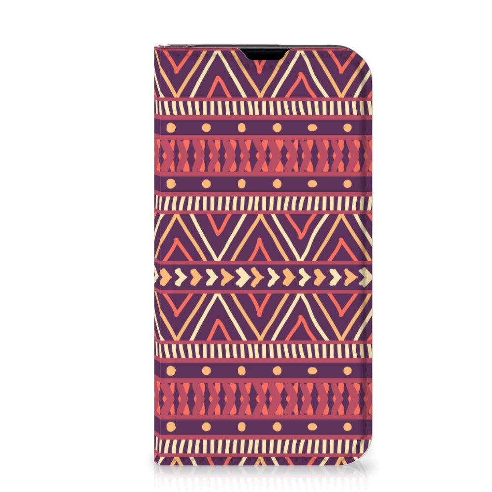 iPhone 13 Mini Hoesje met Magneet Aztec Paars met kleurrijk geometrisch patroon.
