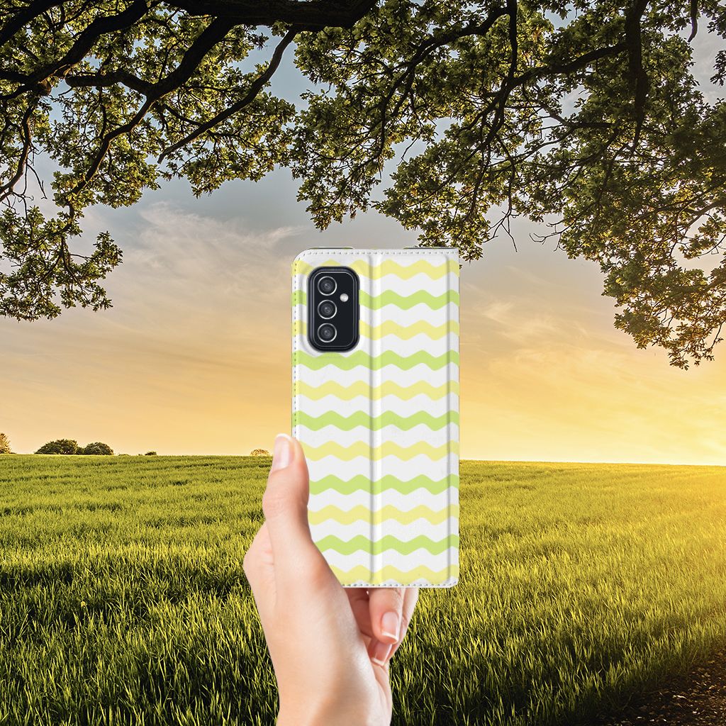 Samsung Galaxy M52 Hoesje met Magneet Waves Yellow - B2C Telecom