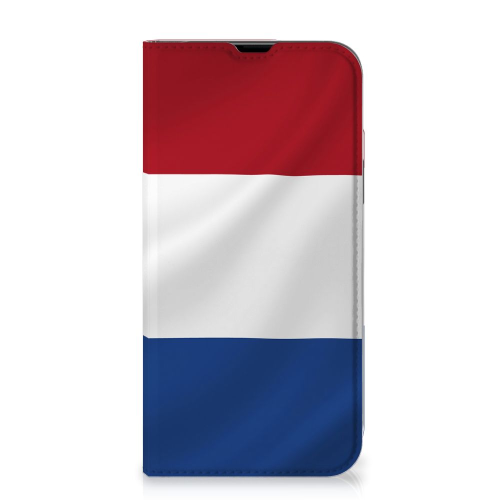 iPhone 13 Pro Max Standcase Nederlandse Vlag met de Nederlandse vlag in rood, wit en blauw.