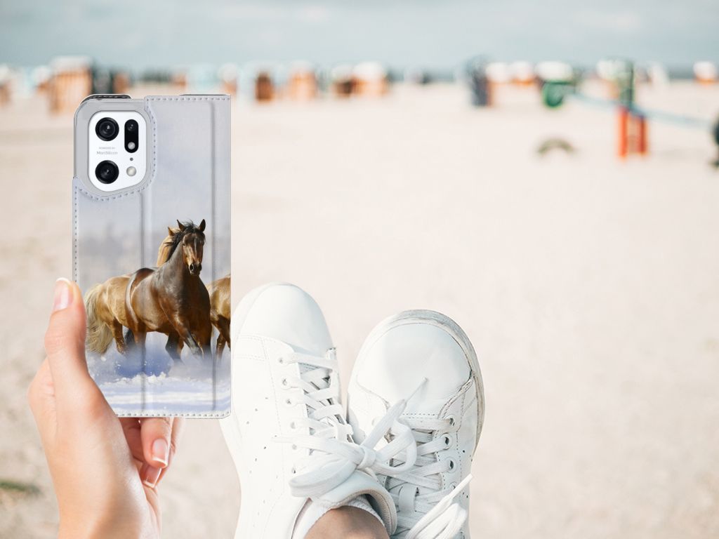 OPPO Find X5 Pro Hoesje maken Paarden met afbeelding van rijdende paarden op een strand.