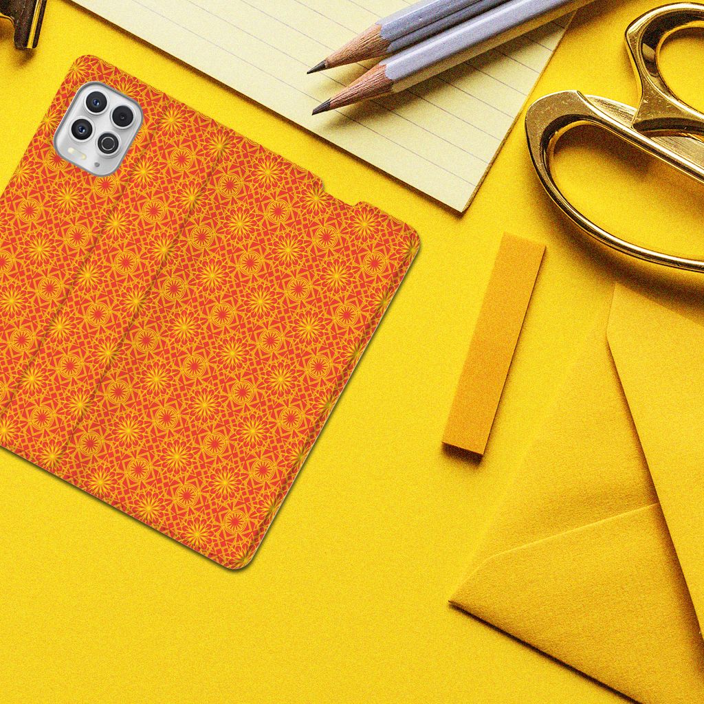 Motorola Moto G100 Hoesje met Magneet Batik Oranje - B2C Telecom