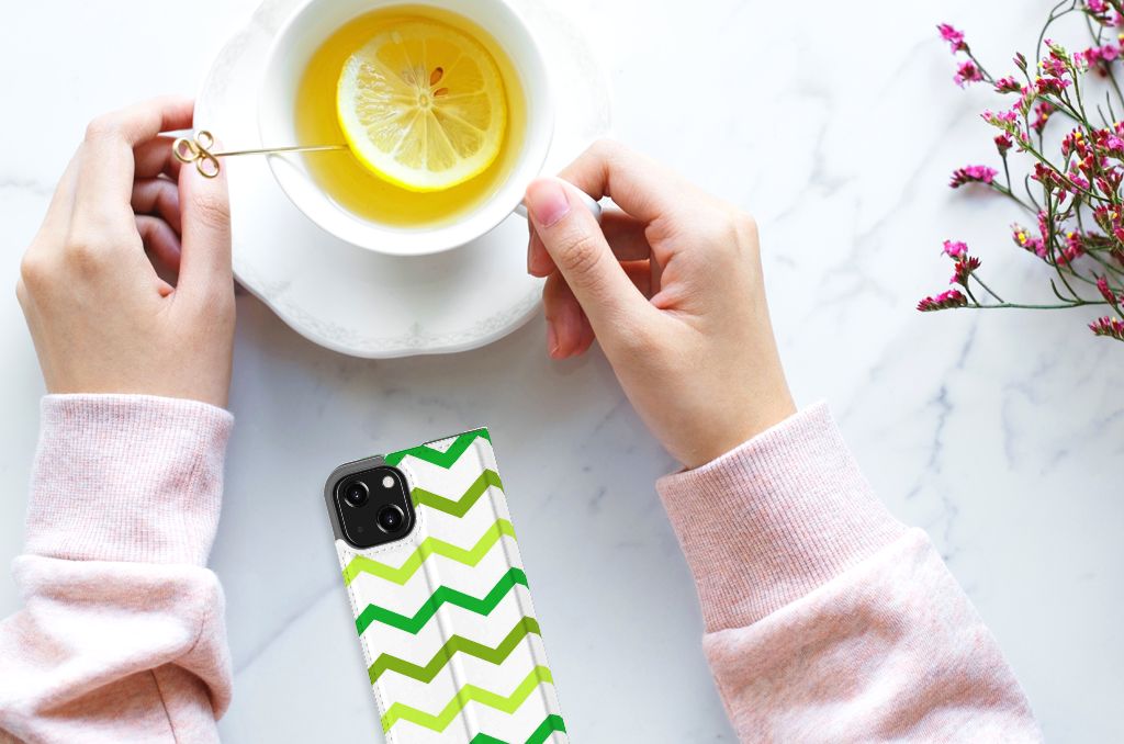 iPhone 13 Mini Hoesje met Magneet Zigzag Groen - B2C Telecom