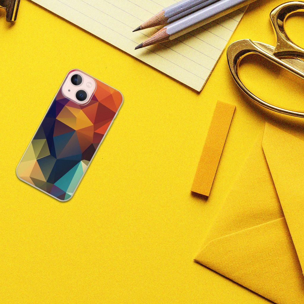 iPhone 13 mini TPU Hoesje Polygon Color met kleurrijke geometrische patronen op een gele achtergrond.