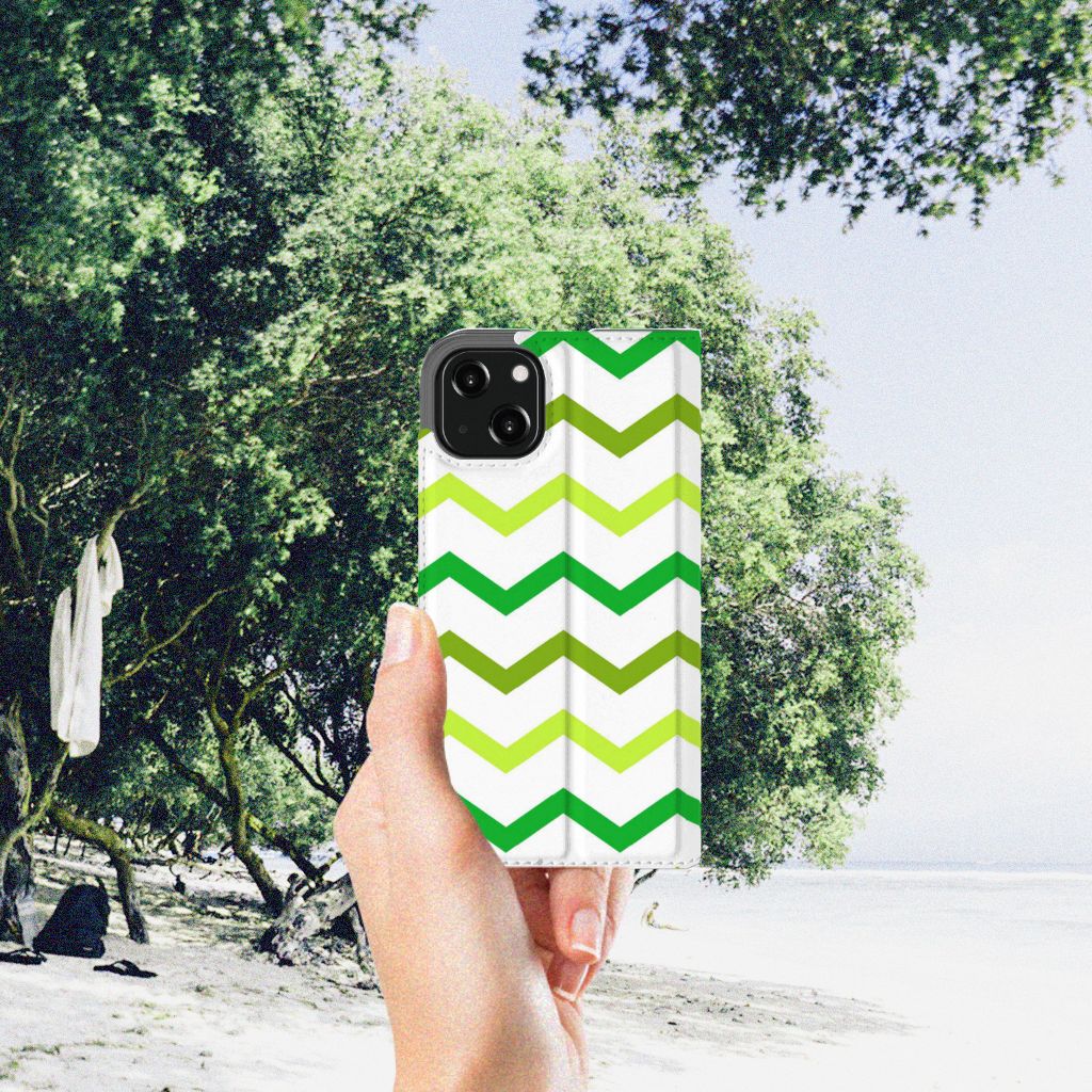 iPhone 13 Hoesje met Magneet Zigzag Groen