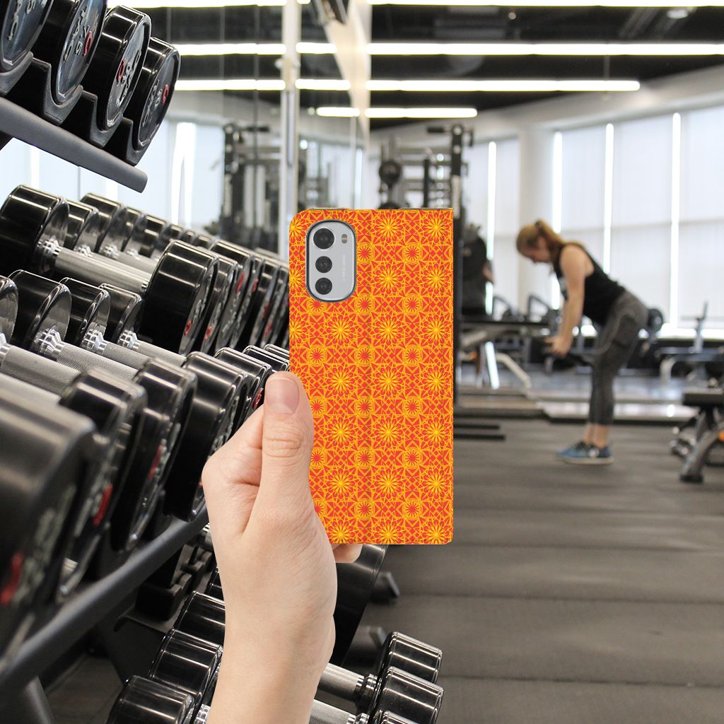 Motorola Moto E32 | Moto E32s Hoesje met Magneet Batik Oranje - B2C Telecom