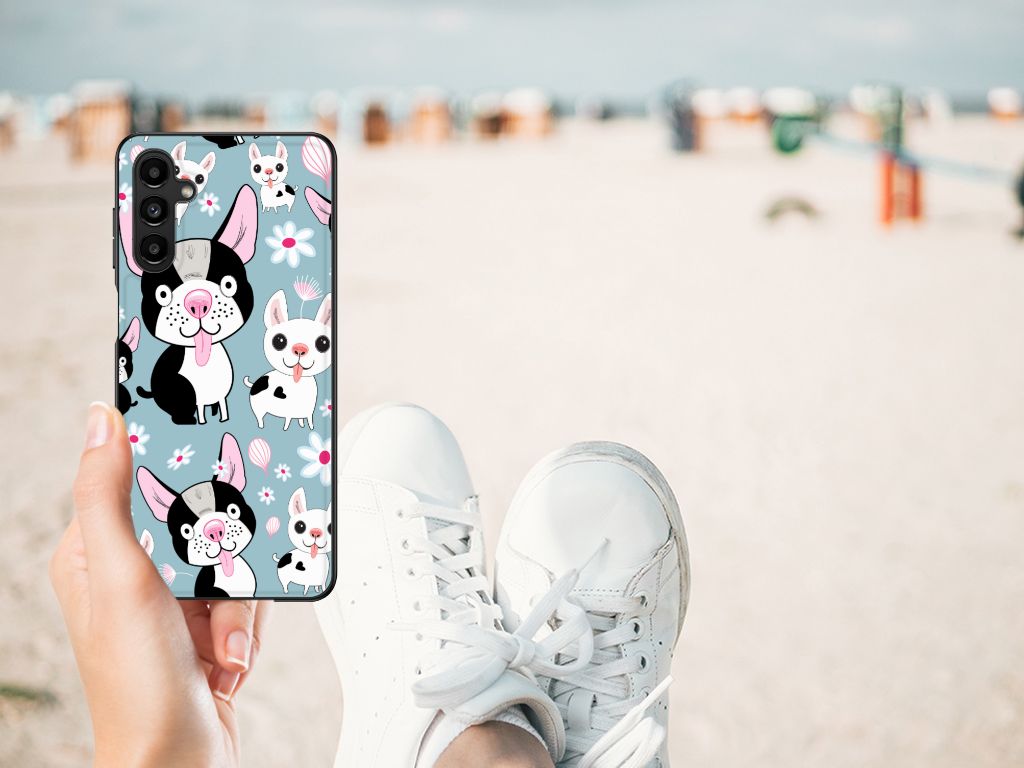 Samsung Galaxy A14 5G Dierenprint Telefoonhoesje Hondjes met schattige hondenprints op een strand.
