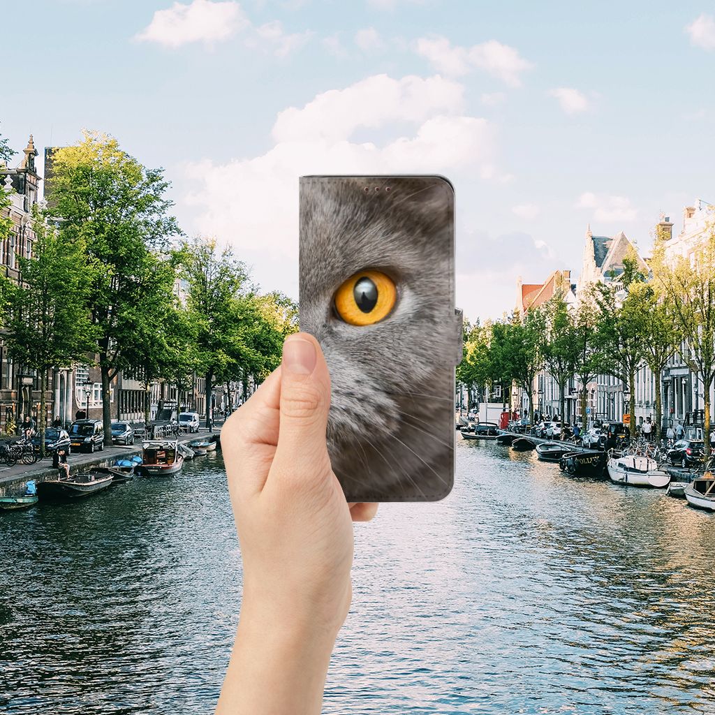 Telefoonhoesje met Pasjes OnePlus Nord 2 5G Britse Korthaar in hand met uitzicht op de grachten