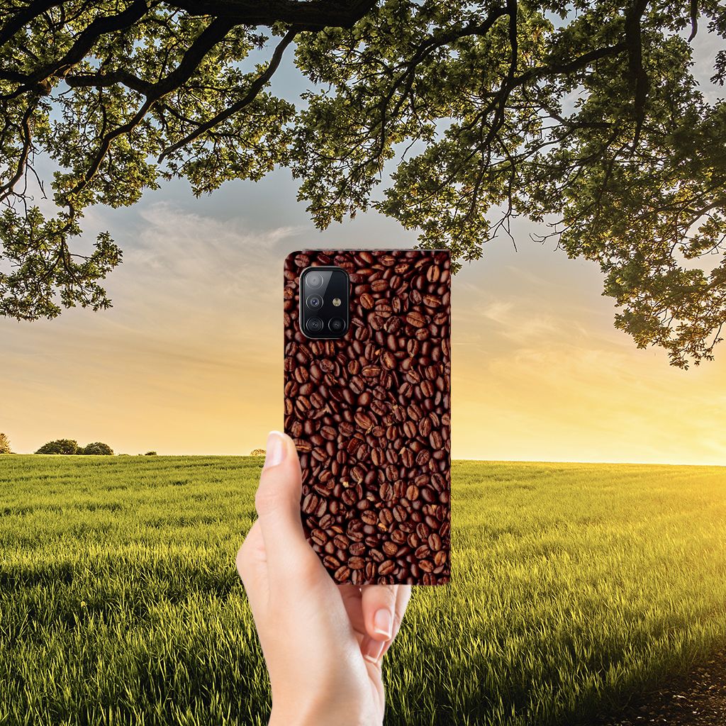 Samsung Galaxy A71 Flip Style Cover Koffiebonen - B2C Telecom