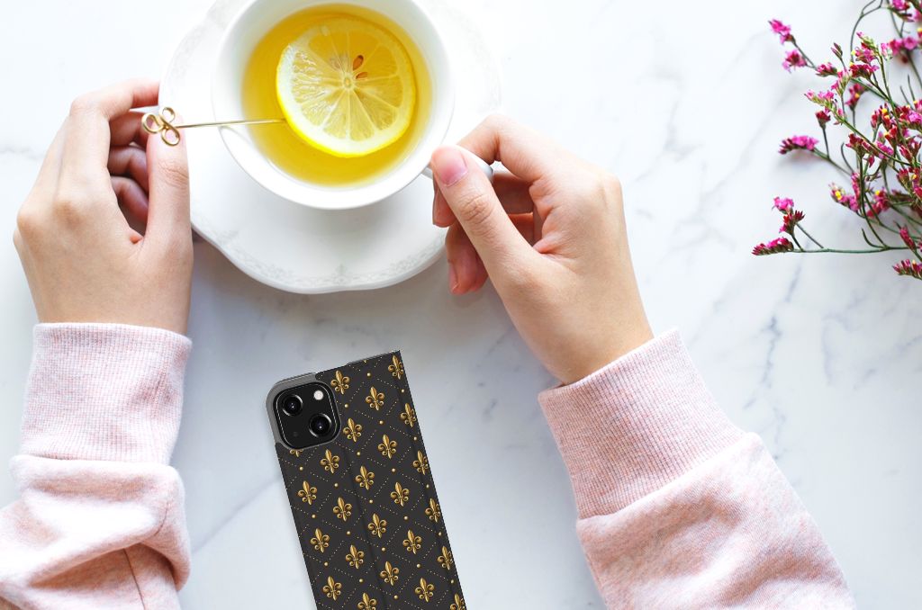 iPhone 13 Mini Hoesje met Magneet Franse Lelie - B2C Telecom
