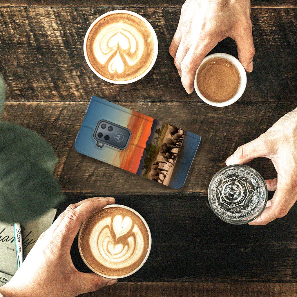 Motorola One Zoom Hoesje maken Olifanten - B2C Telecom