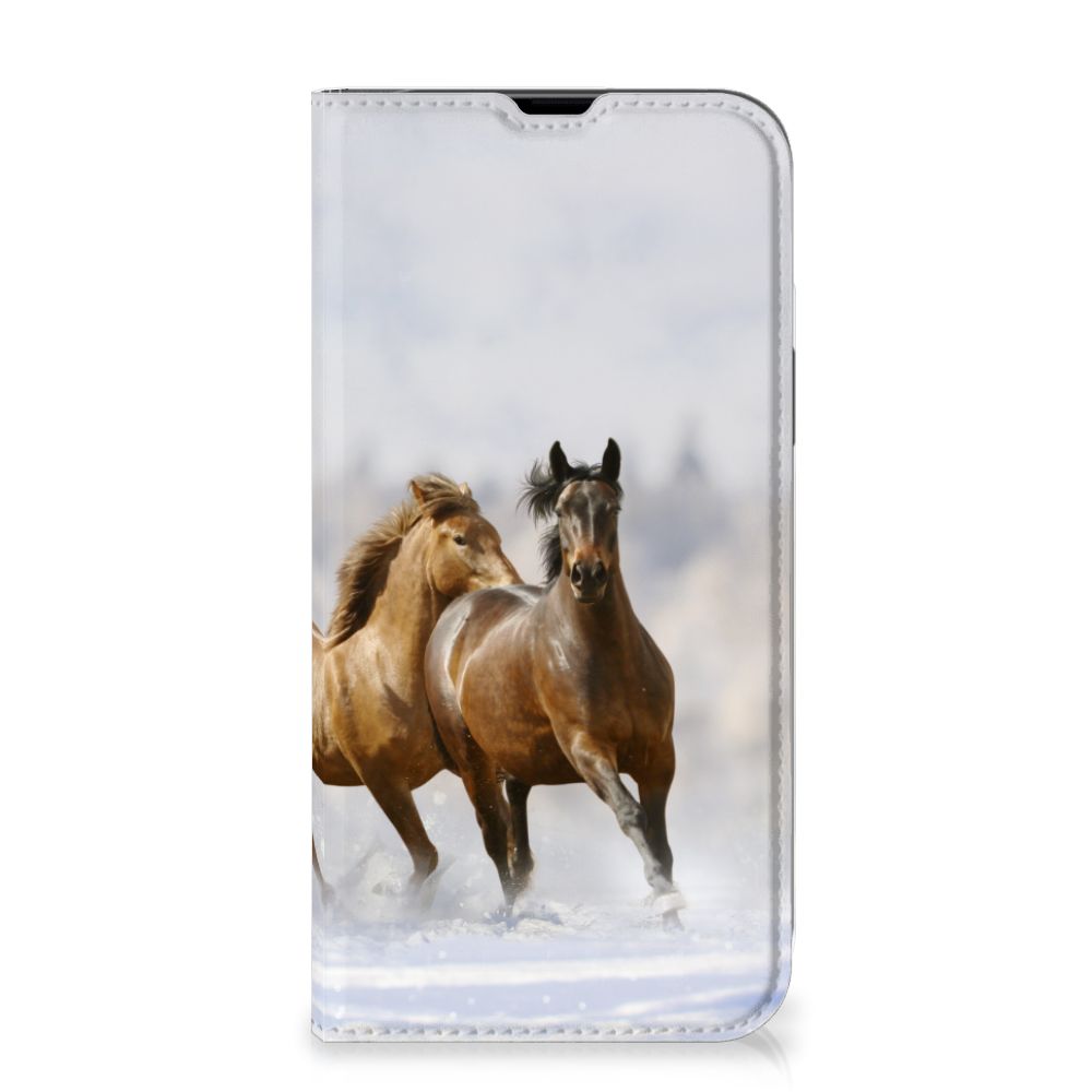 iPhone 13 Pro Max Hoesje maken Paarden met een prachtige afbeelding van twee rennende paarden.