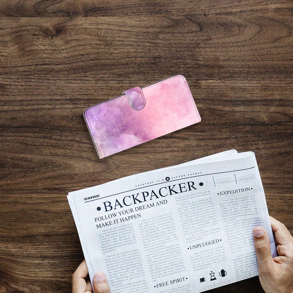 Hoesje Samsung Galaxy A14 4G Pink Purple Paint op een houten tafel met een krant.