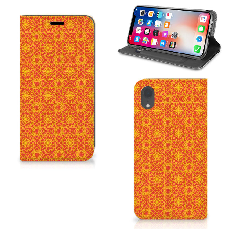 Apple iPhone Xr Hoesje met Magneet Batik Oranje