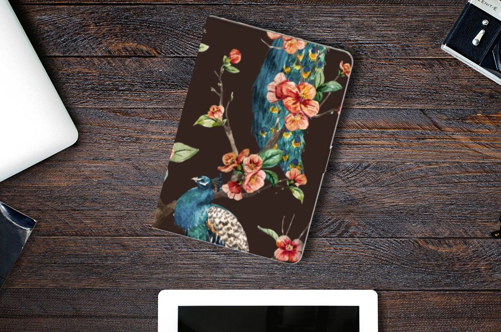 Flip Case Pauw met Bloemen - lifestylefoto