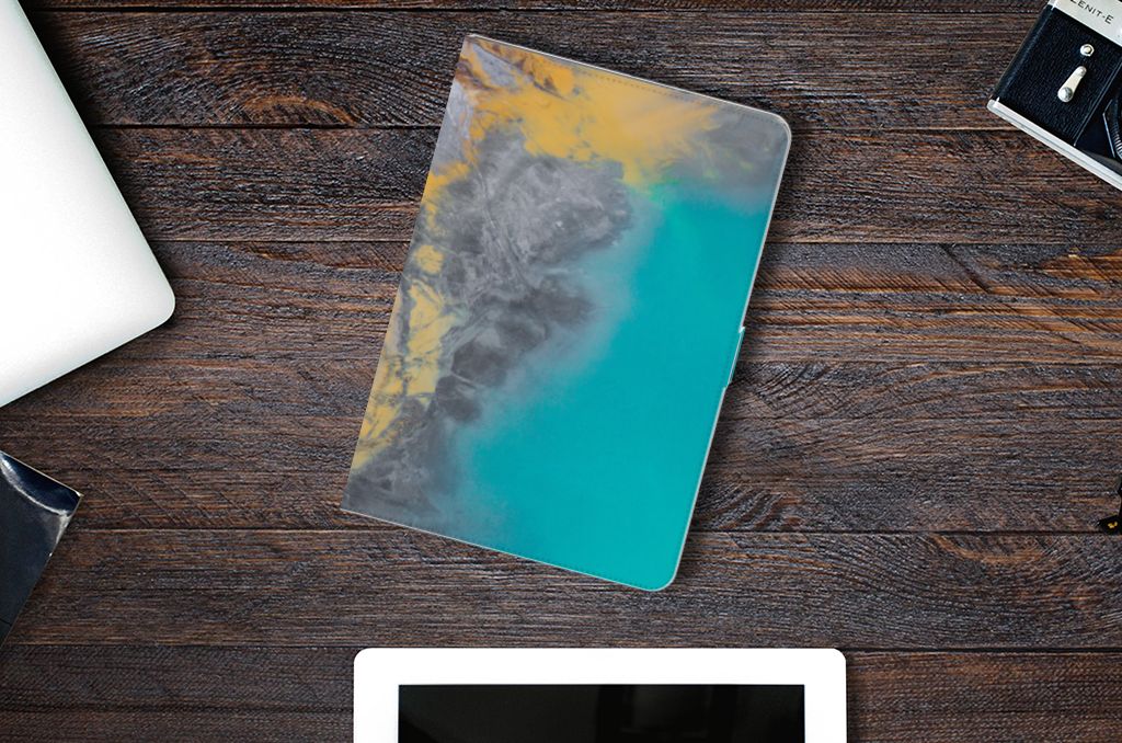 Leuk Tablet hoesje Marble Blue Gold - lifestylefoto