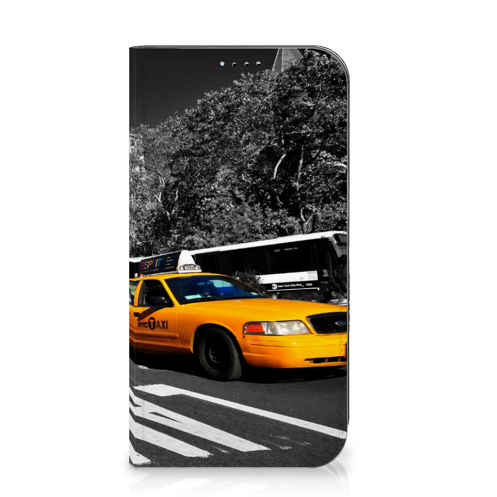 iPhone 15 Book Cover New York Taxi met iconische gele taxi en zwart-wit achtergrond. đŊ