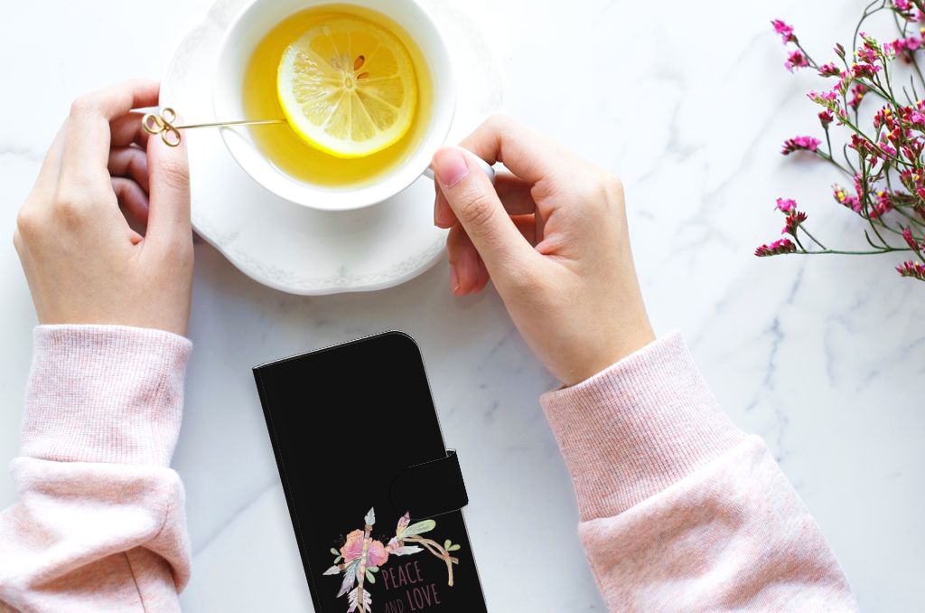 iPhone 15 Leuk Hoesje Boho Text telefoonhoesje zwart bovenaanzicht