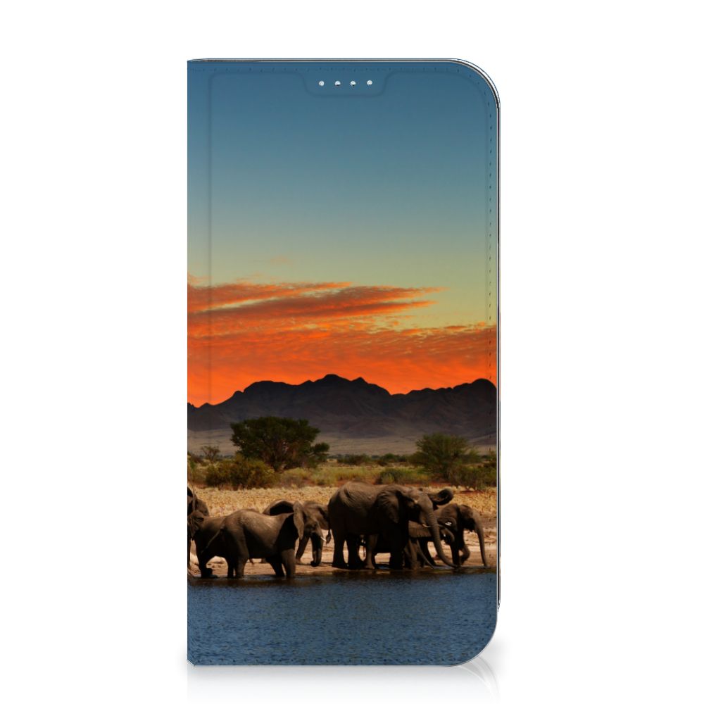 iPhone 15 Plus Hoesje maken Olifanten met olifanten bij zonsondergang, sterk en beschermend.