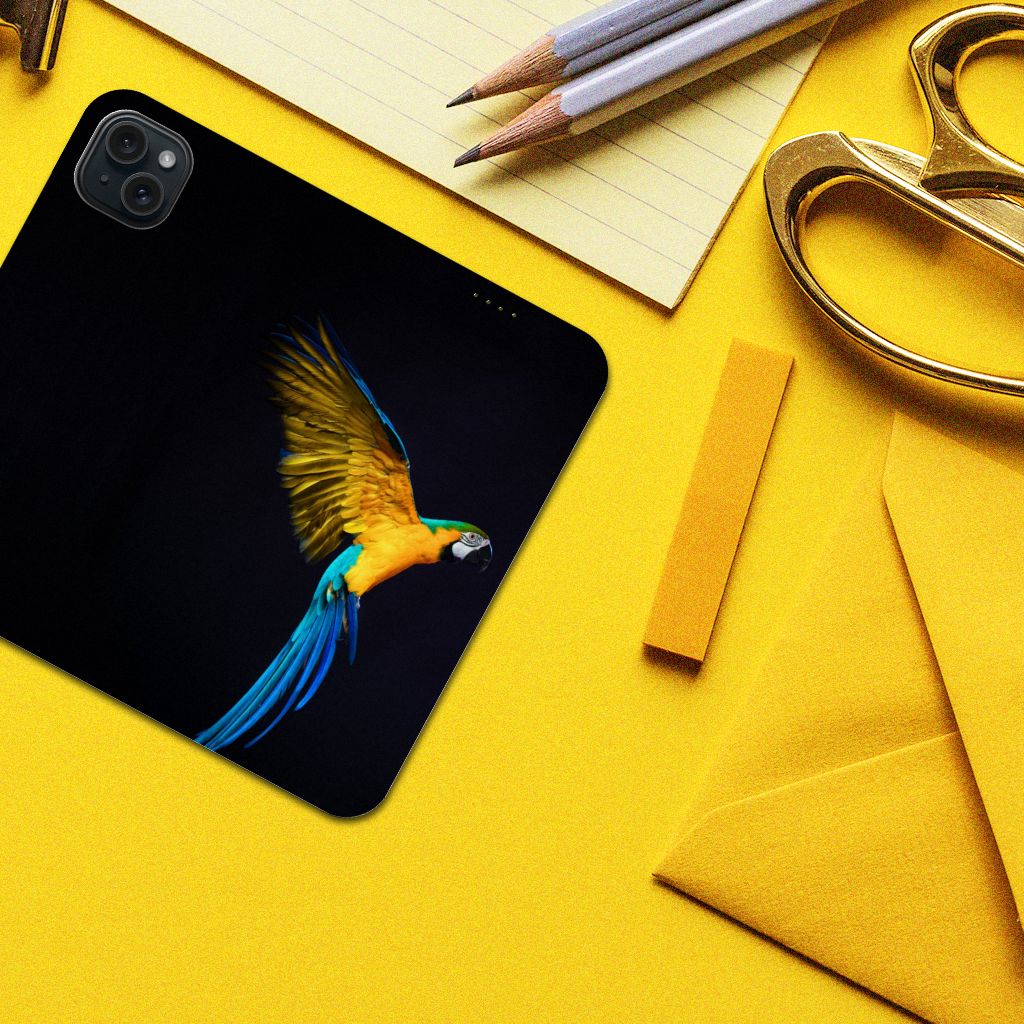 iPhone 15 Plus Hoesje maken Papegaai op een zwarte achtergrond met sociale papegaai đĻ.