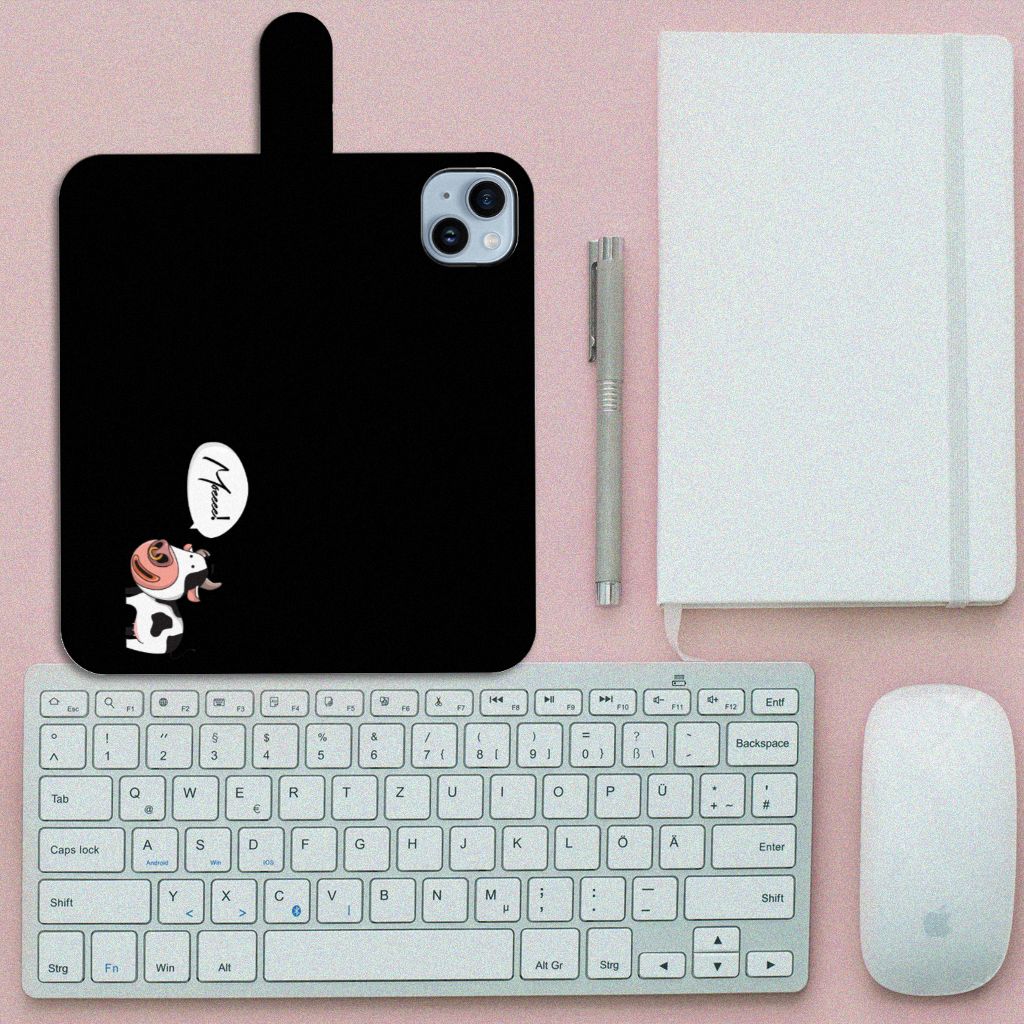 iPhone 15 Plus Leuk Hoesje Cow met schattige koe en woordenballon op een zwart hoesje