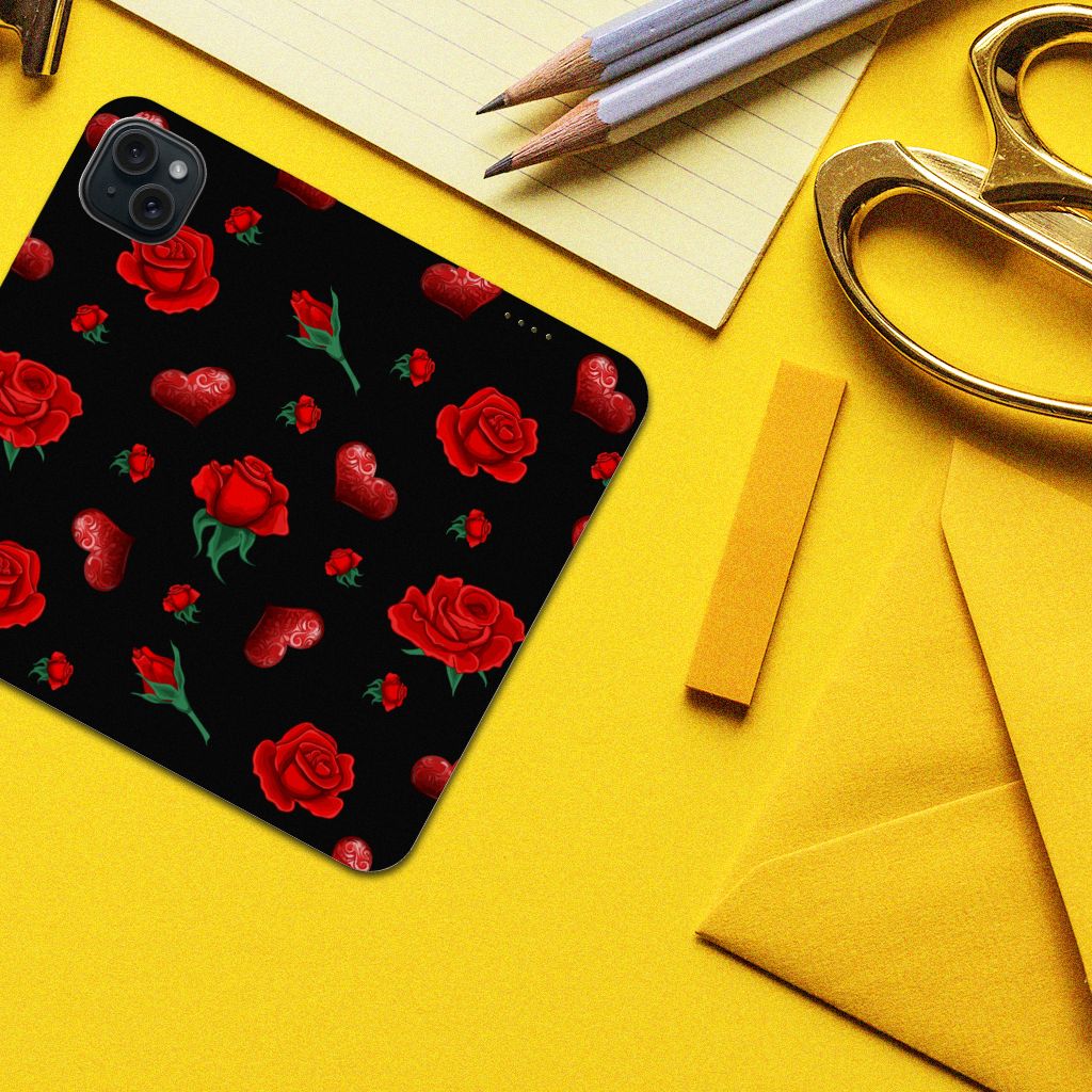 iPhone 15 Plus Magnet Case Valentine met rozen en hartjes op een zwart ontwerp â¤ī¸