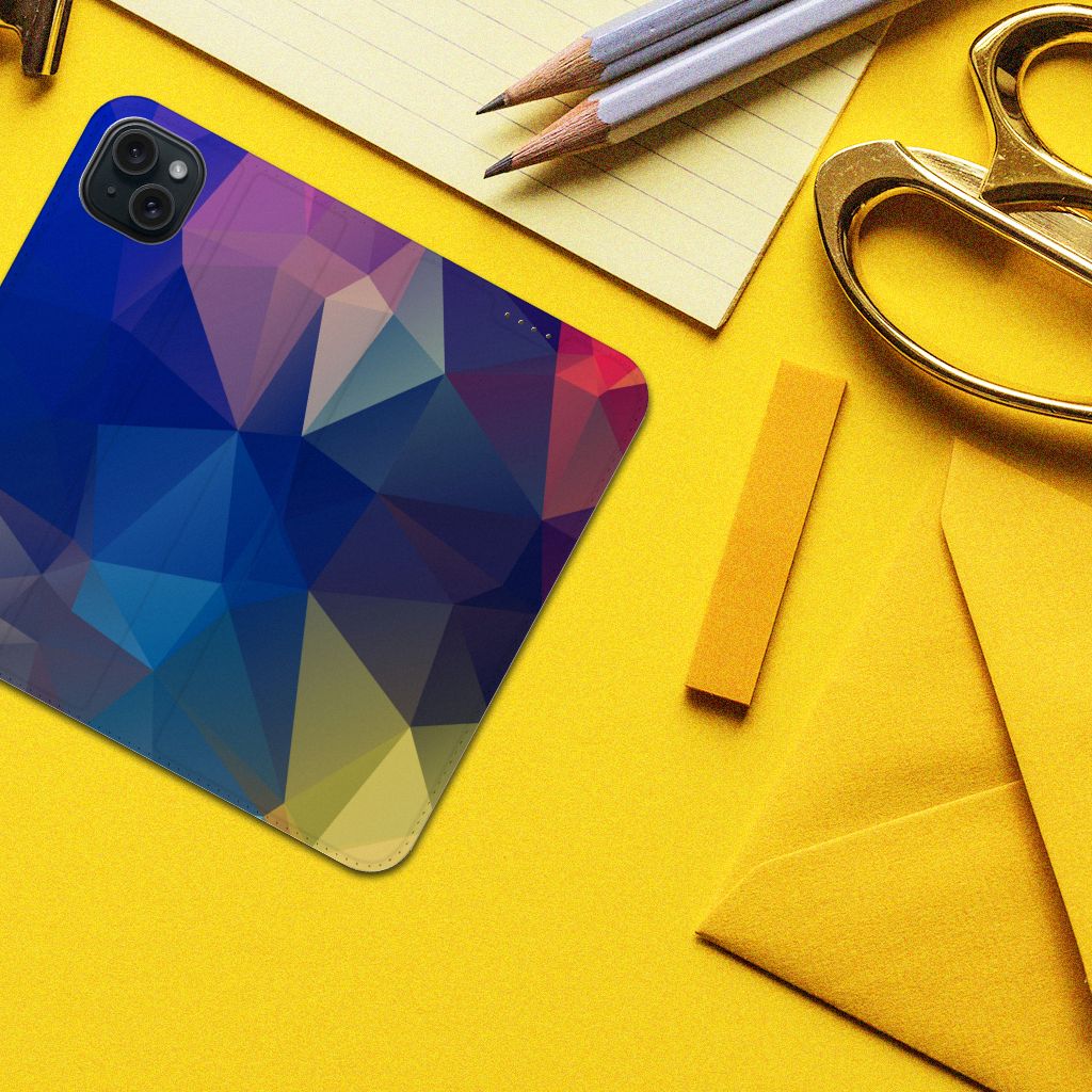 iPhone 15 Plus Stand Case Polygon Dark met abstracte polygoon ontwerp, kleurrijke veelhoeken en stijlvolle uitstraling.
